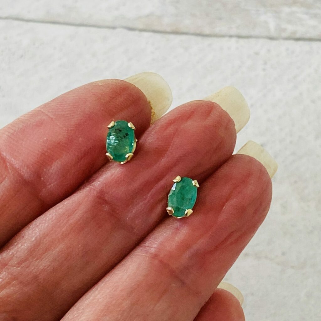 Oval Emerald 14k Gold Stud Earrings