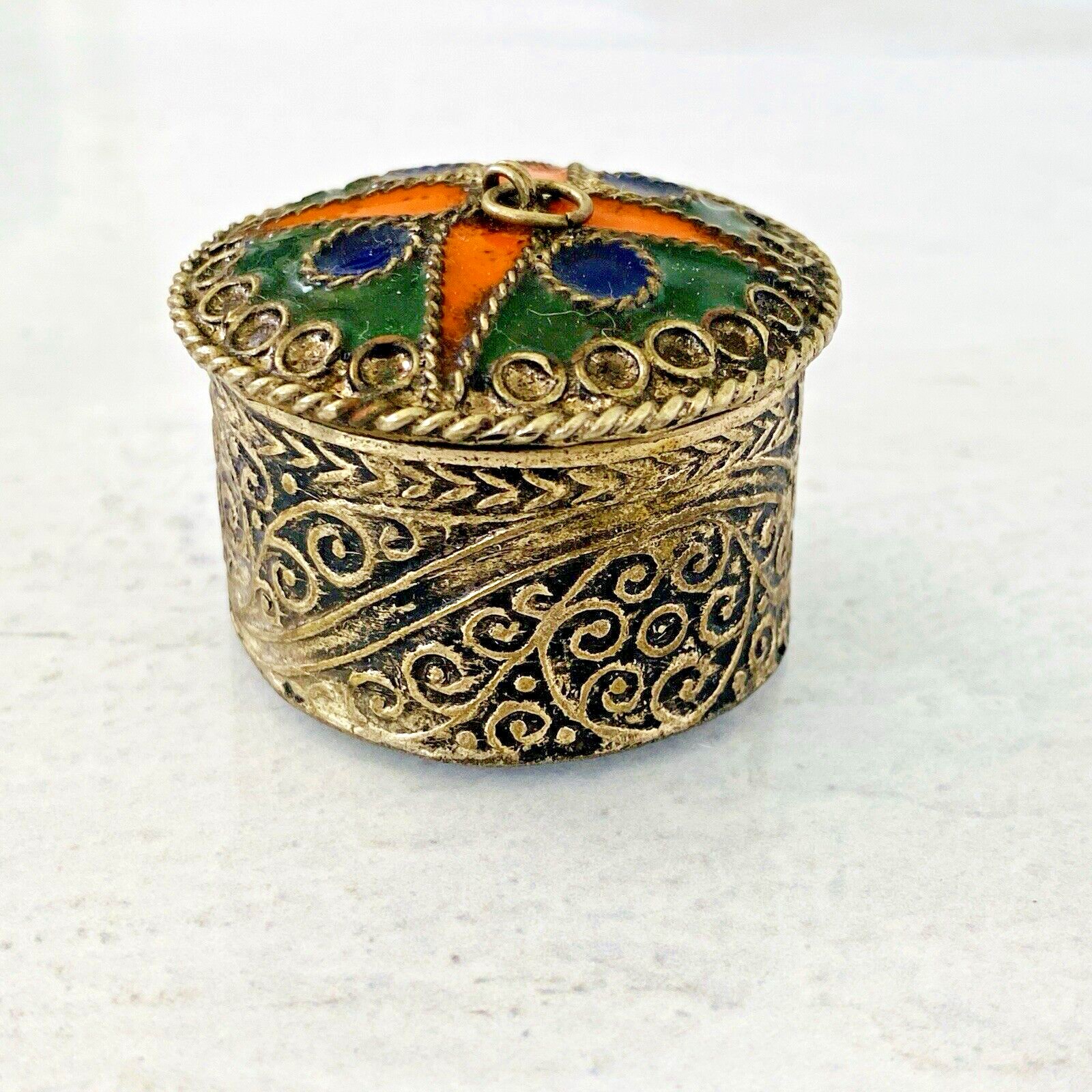 Stamped Metal Enamel White Brass Pill Box Pendant Trinket Ring Round Silver Tone