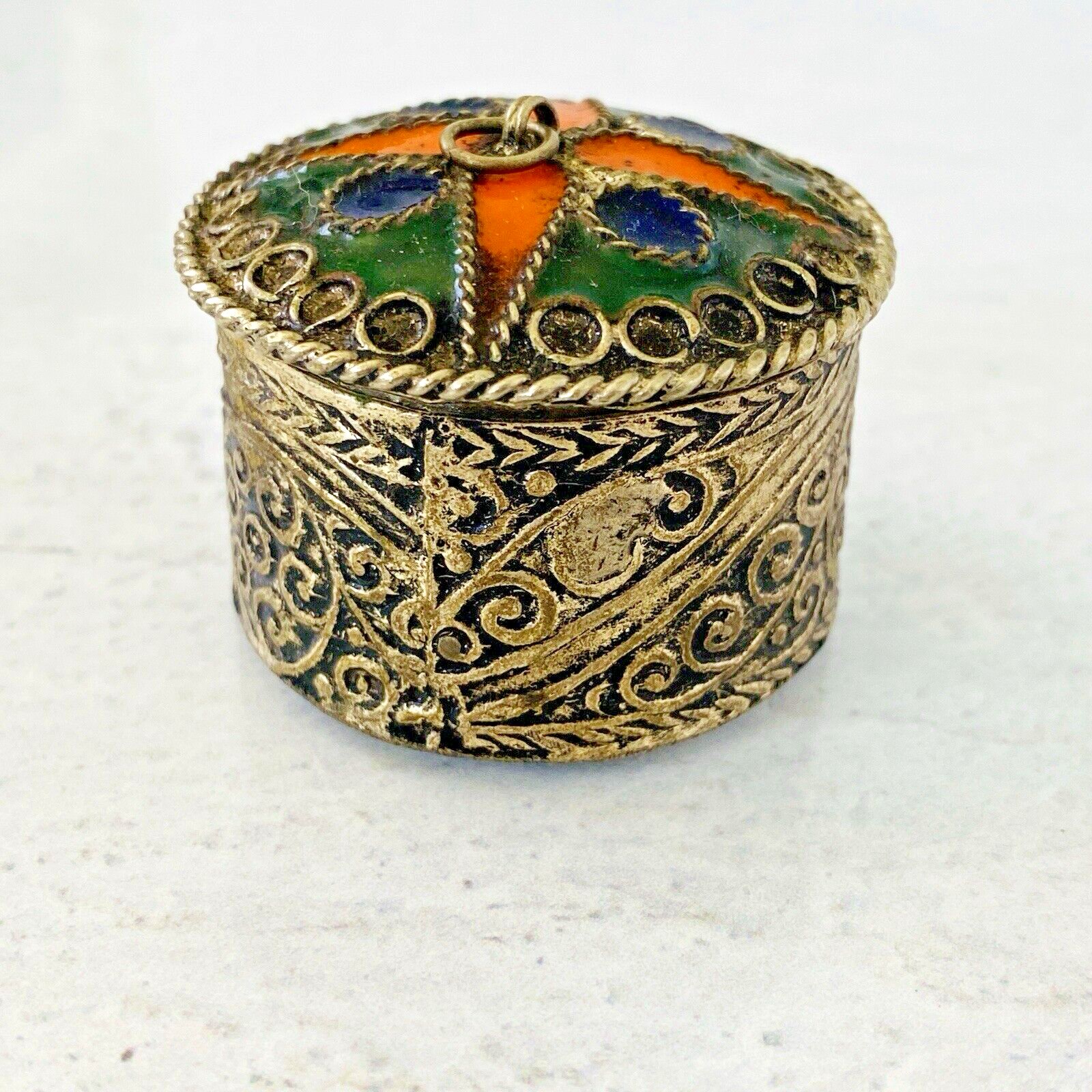 Stamped Metal Enamel White Brass Pill Box Pendant Trinket Ring Round Silver Tone