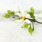 Patê De Verre White Flower Spray Brooc