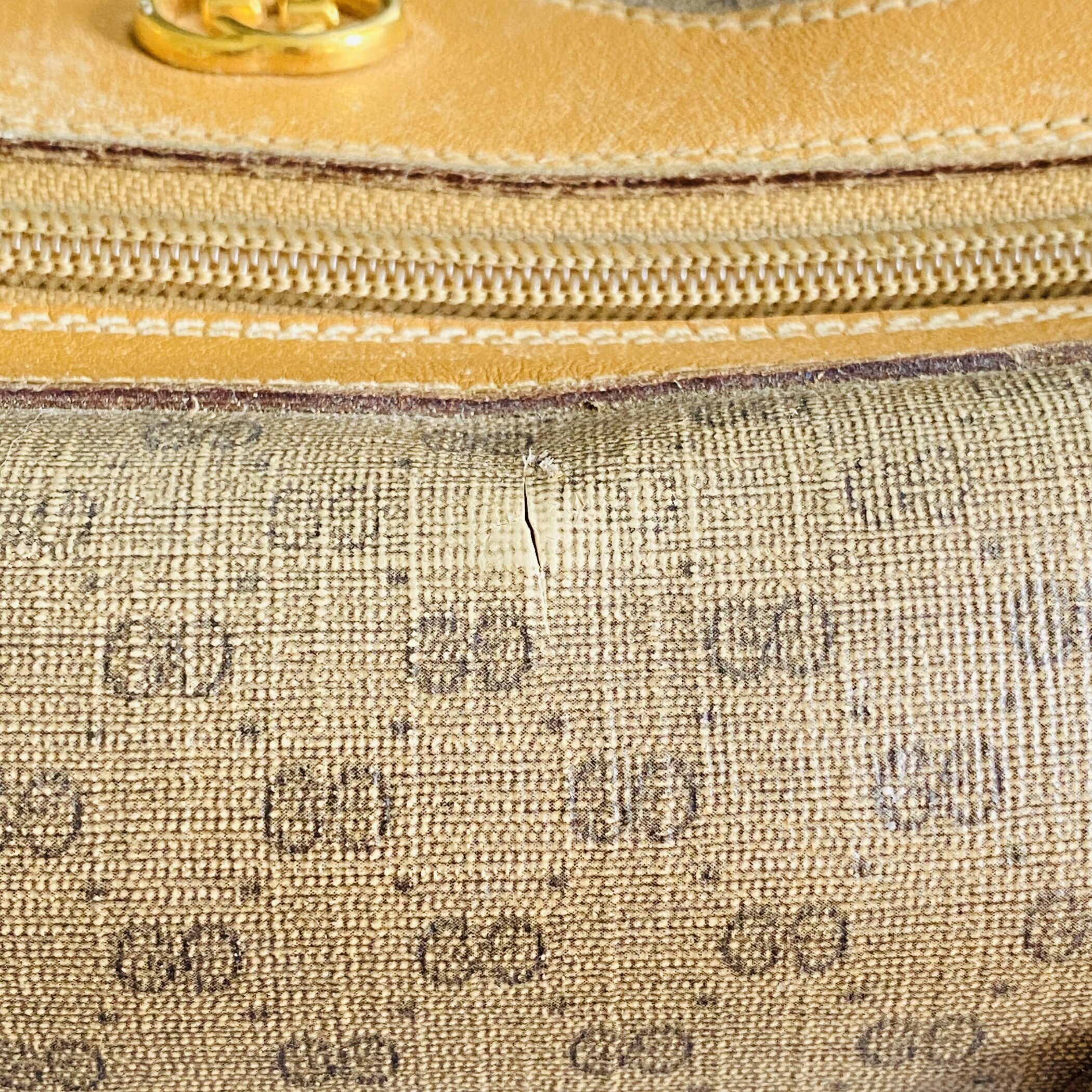 GUCCI GG Supreme Boston Bag