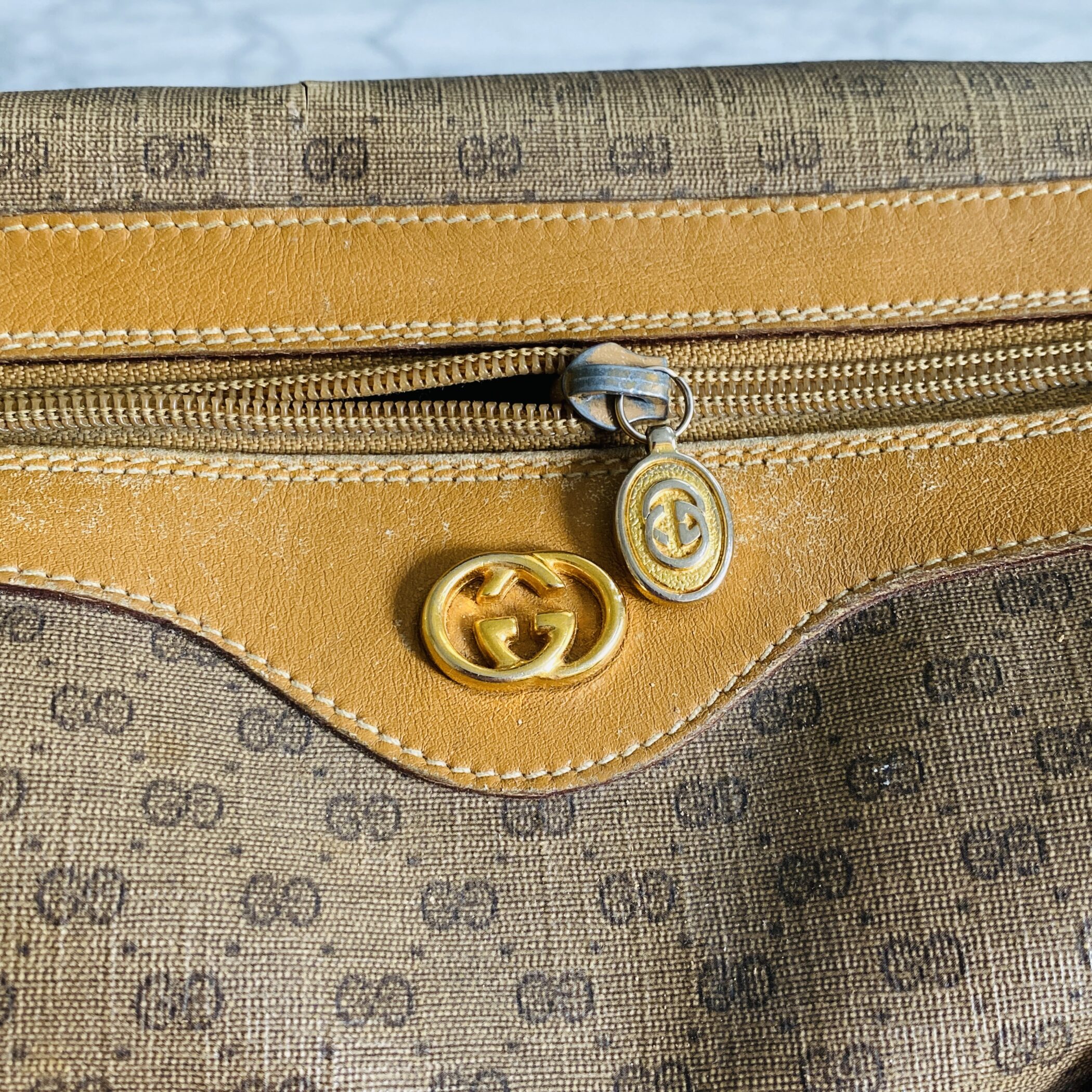 GUCCI GG Supreme Boston Bag