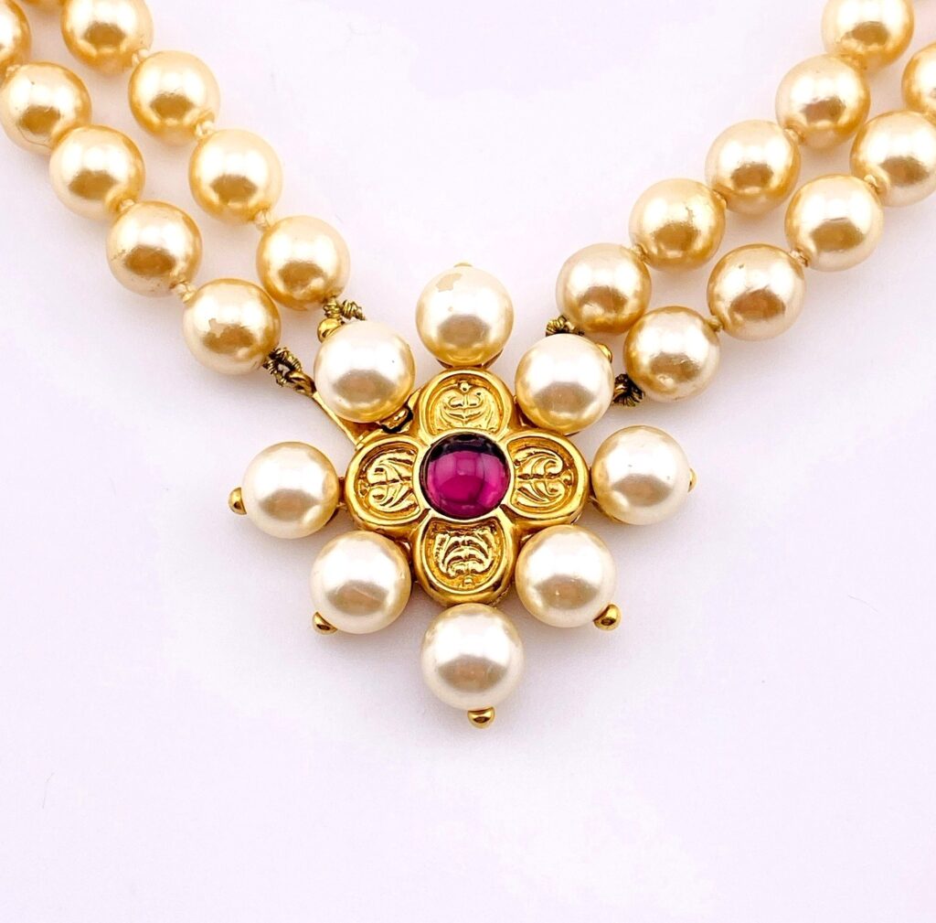 Renaissance style pearl necklace with garnet quatrefoil clasp