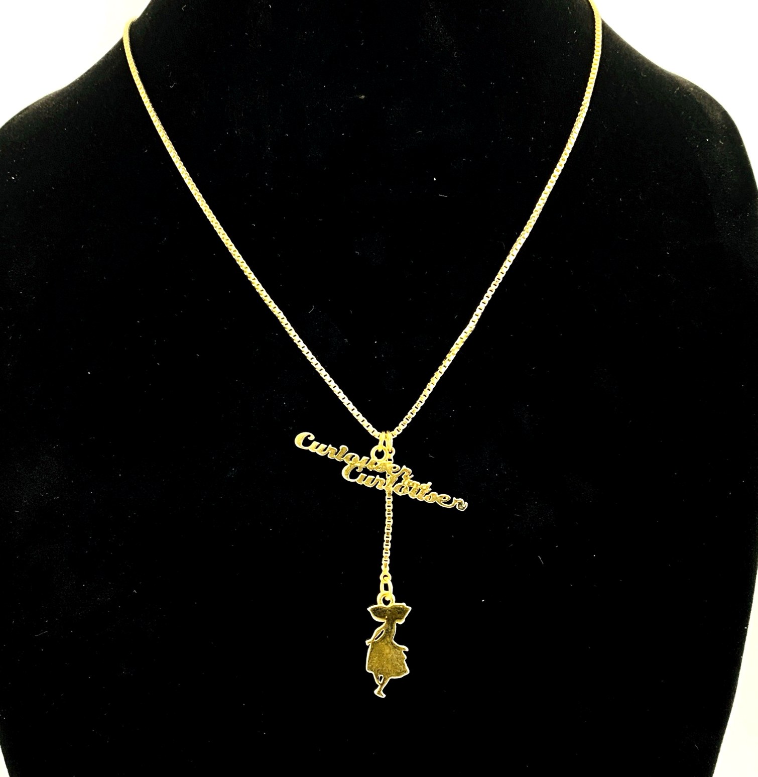 Disney Couture Alice in Wonderland Y Necklace – 2006 Curious & Curiouser NWT