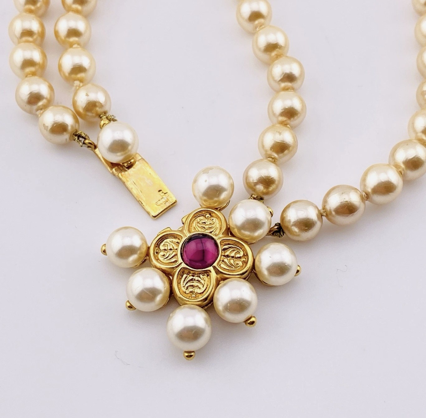 Renaissance style pearl necklace with garnet quatrefoil clasp