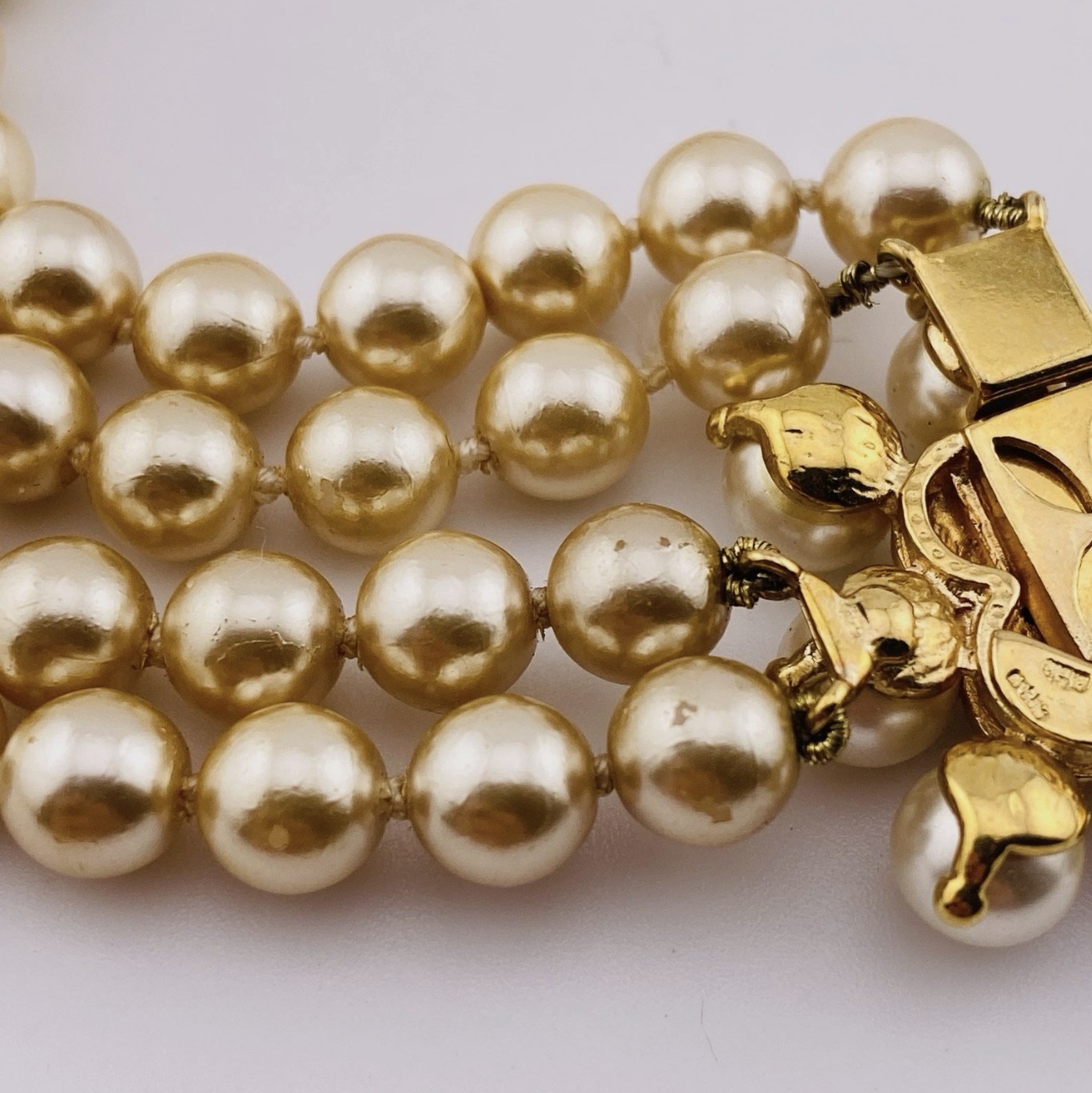 Renaissance style pearl necklace with garnet quatrefoil clasp