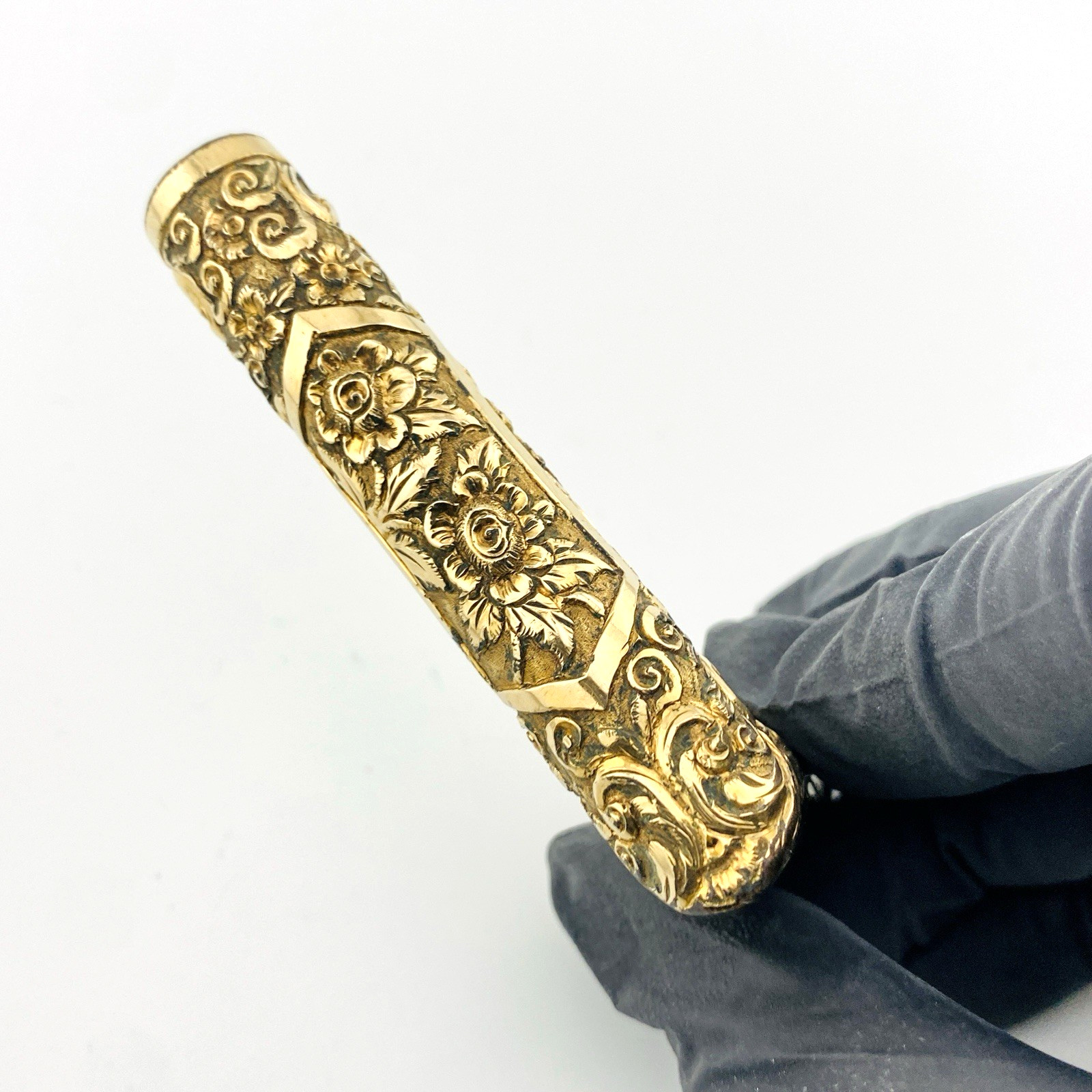 Top view of gold filled umbrella handle.