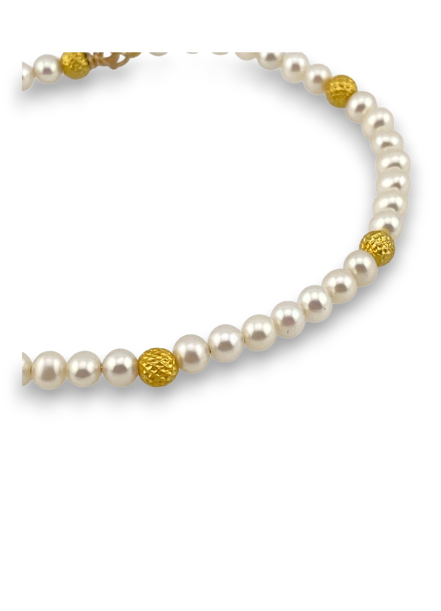 14k gold pearl bracelet with cultured freshwater pearls and gold accent beads stackable 7 inch close up