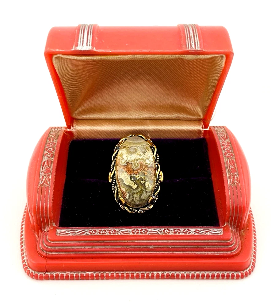 Vintage gold filled Crazy Lace Agate ring with oval cabochon and earthy natural pattern