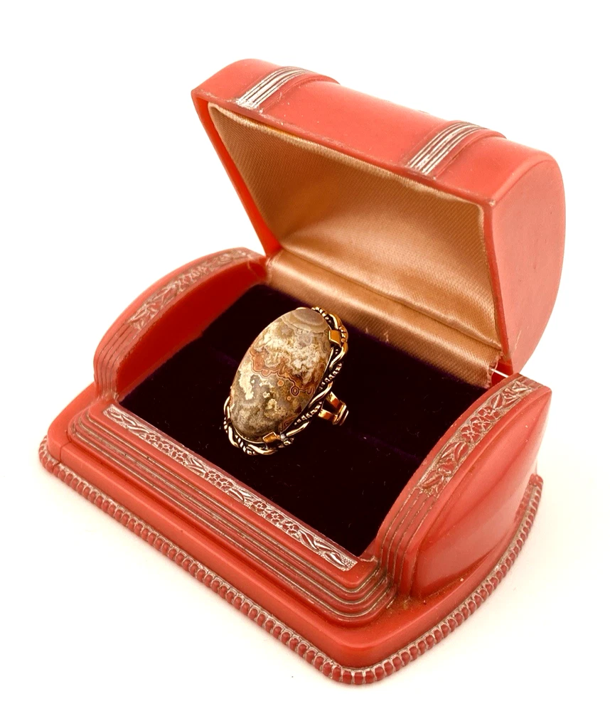 Vintage gold filled Crazy Lace Agate ring with oval cabochon and earthy natural pattern
