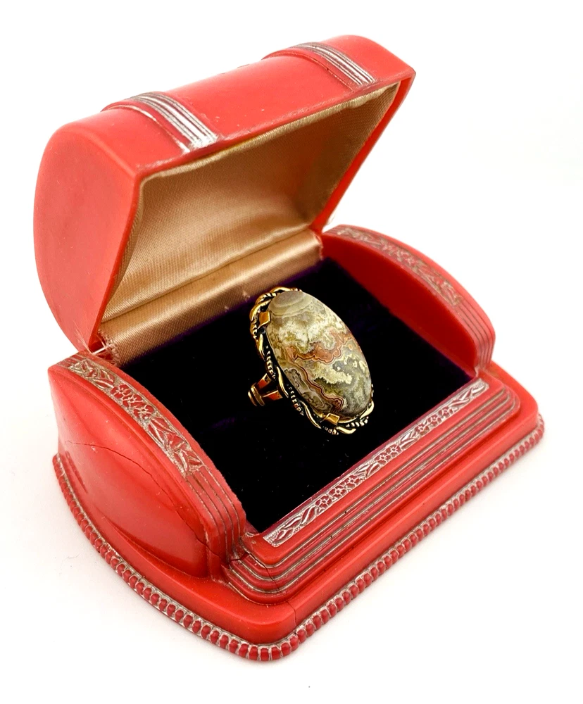 Vintage gold filled Crazy Lace Agate ring with oval cabochon and earthy natural pattern