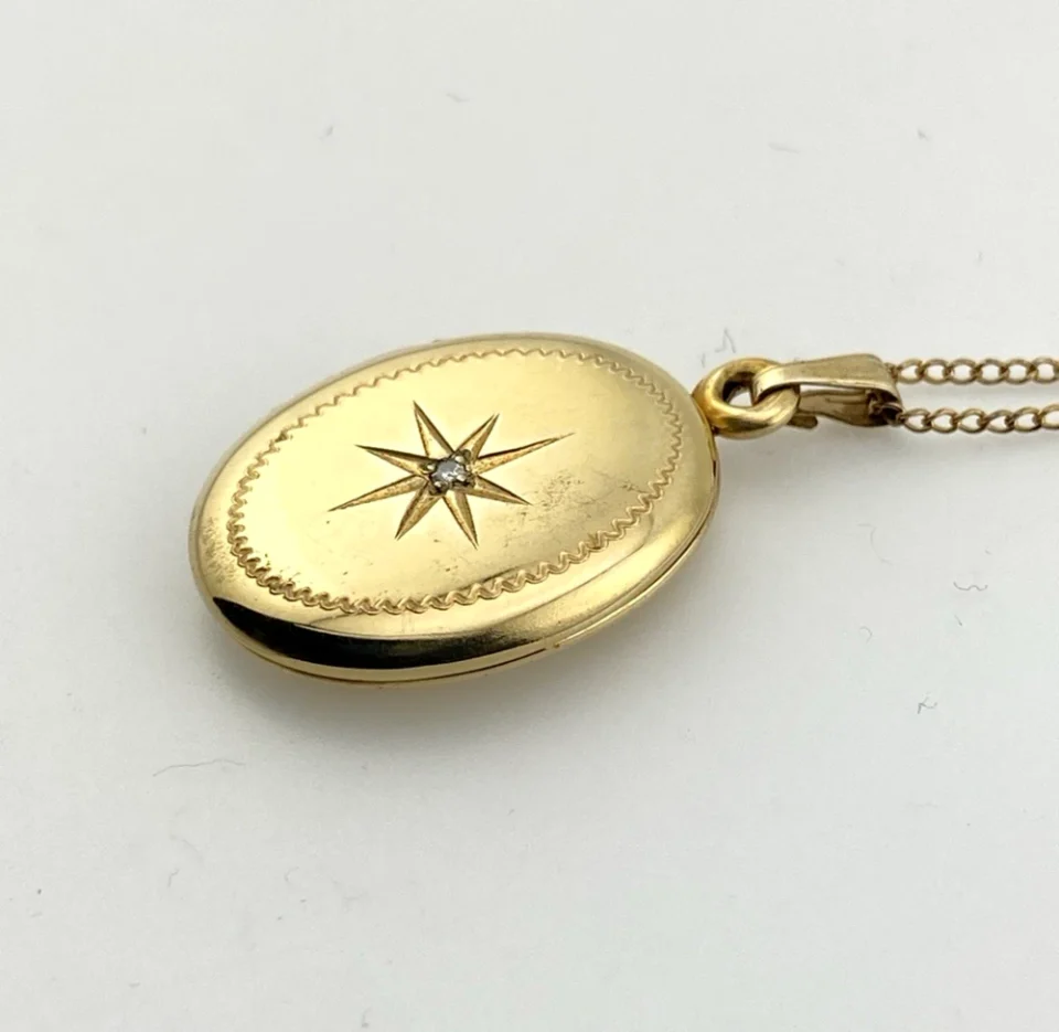 Side view Winard locket