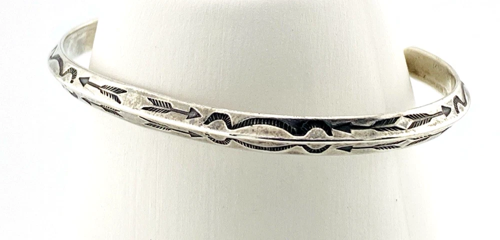 Vintage Navajo Sterling Silver Knife Edge Arrow Cuff Bracelet