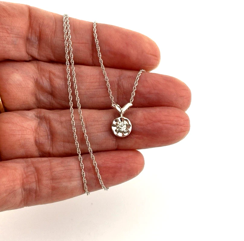14k White Gold Diamond Illusion Pendant Necklace