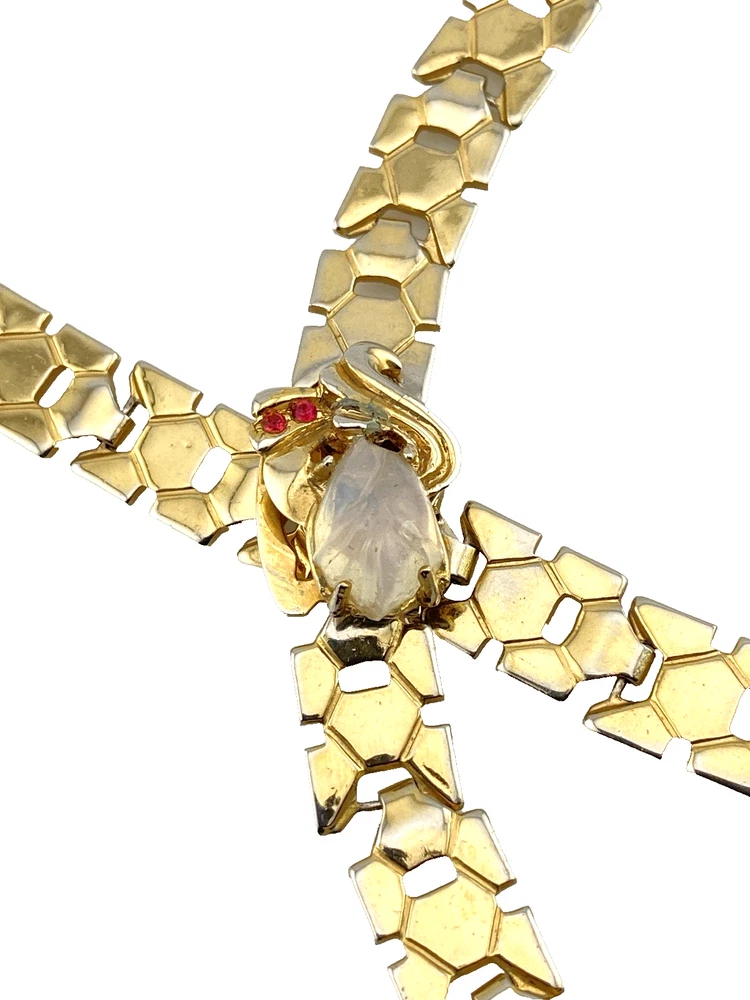 Attributed 1948 Alfred Philippe Trifari honeycomb cravat necklace with moonstone glass clasp