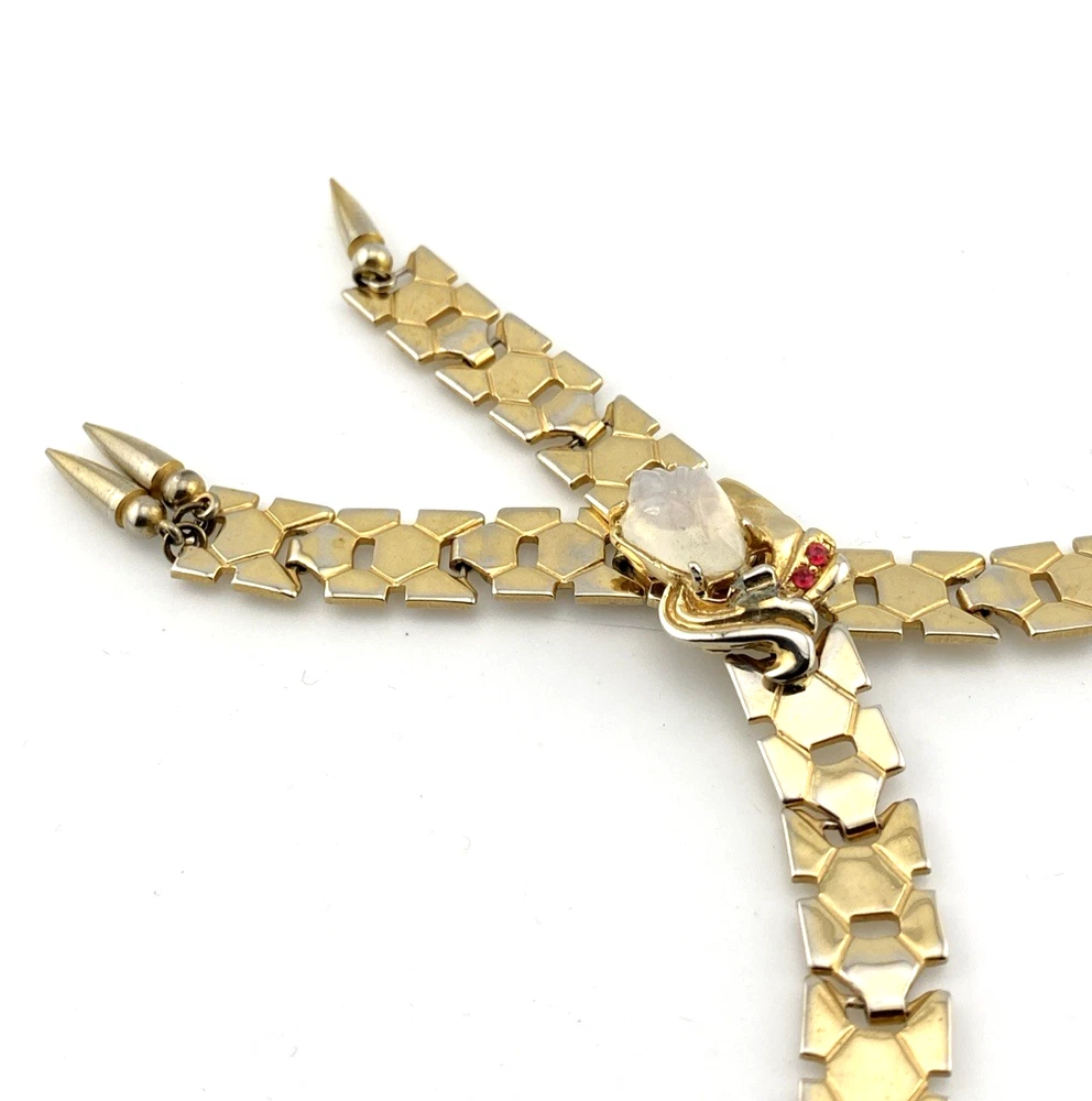 Attributed 1948 Alfred Philippe Trifari honeycomb cravat necklace with moonstone glass clasp