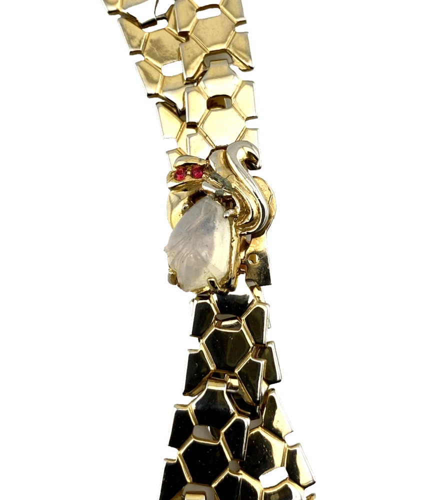 Attributed 1948 Alfred Philippe Trifari honeycomb cravat necklace with moonstone glass clasp