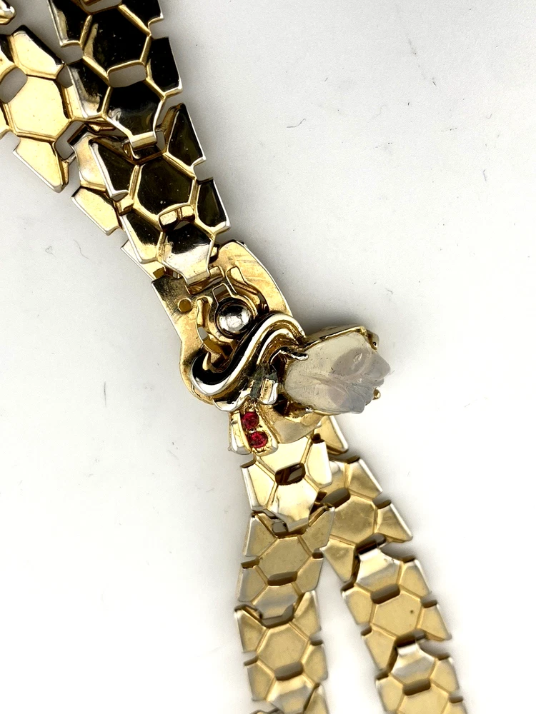 Attributed 1948 Alfred Philippe Trifari honeycomb cravat necklace with moonstone glass clasp