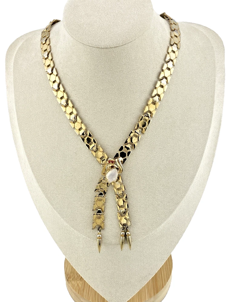 Attributed 1948 Alfred Philippe Trifari honeycomb cravat necklace with moonstone glass clasp