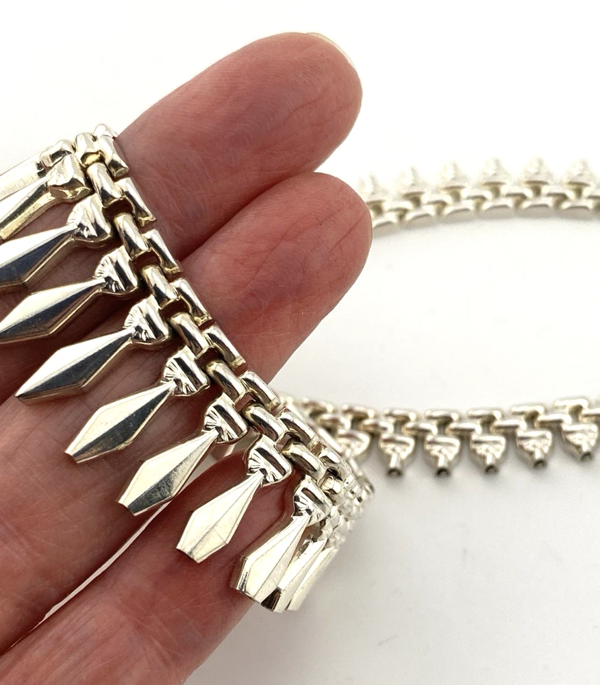 Vintage Italian sterling silver Modernist collar necklace with graduated dimensional spearhead fringe links