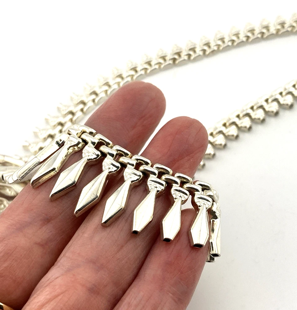 Vintage Italian sterling silver Modernist collar necklace with graduated dimensional spearhead fringe links