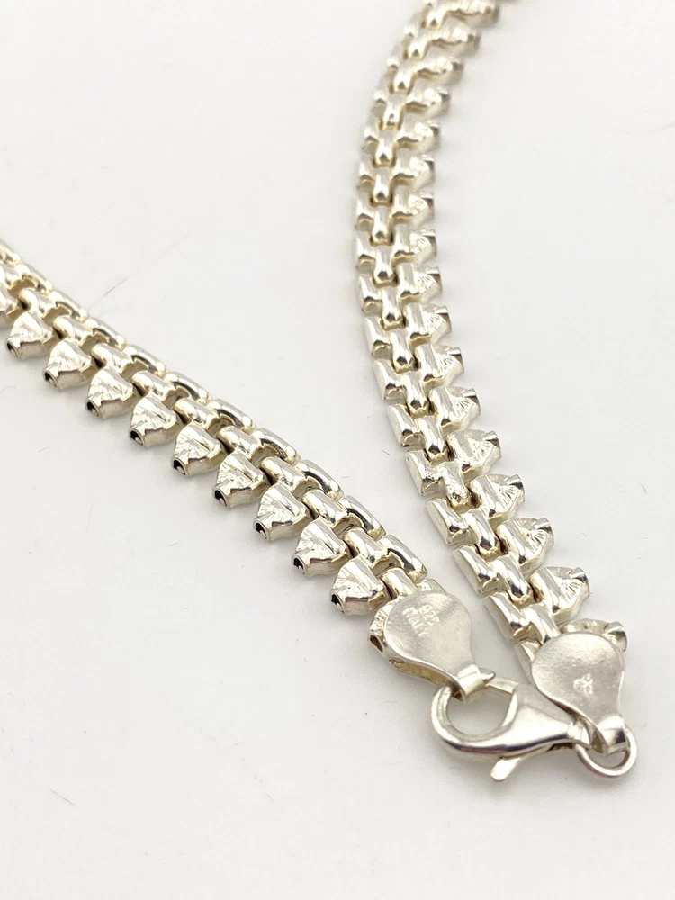 Vintage Italian sterling silver Modernist collar necklace with graduated dimensional spearhead fringe links