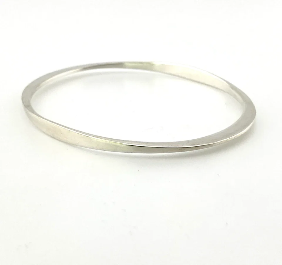 1980s Taxco Sterling Silver Sculptural Oval Bangle
